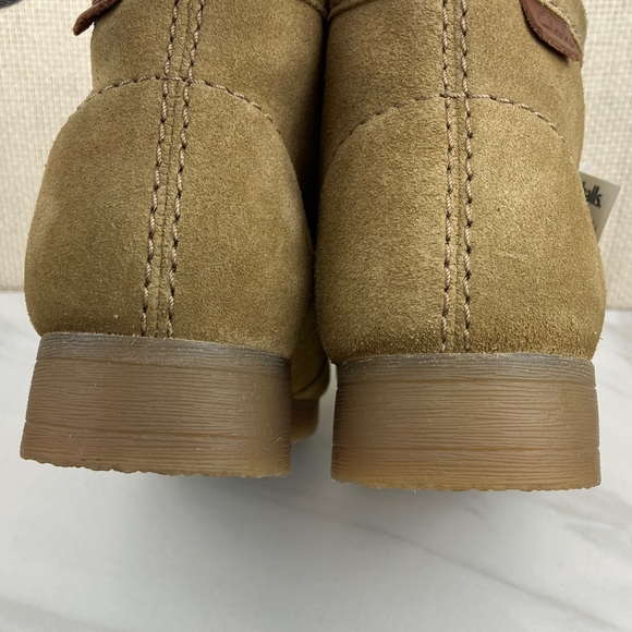 Clarks Wallaston Chukka Boots Suede Leather NWT - Picture 6 of 16